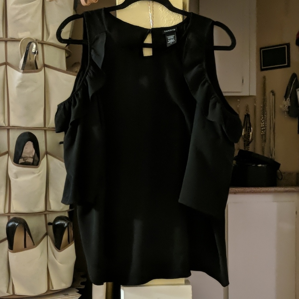 NWOT TORRID Black Cold shoulder long sleeve blouse